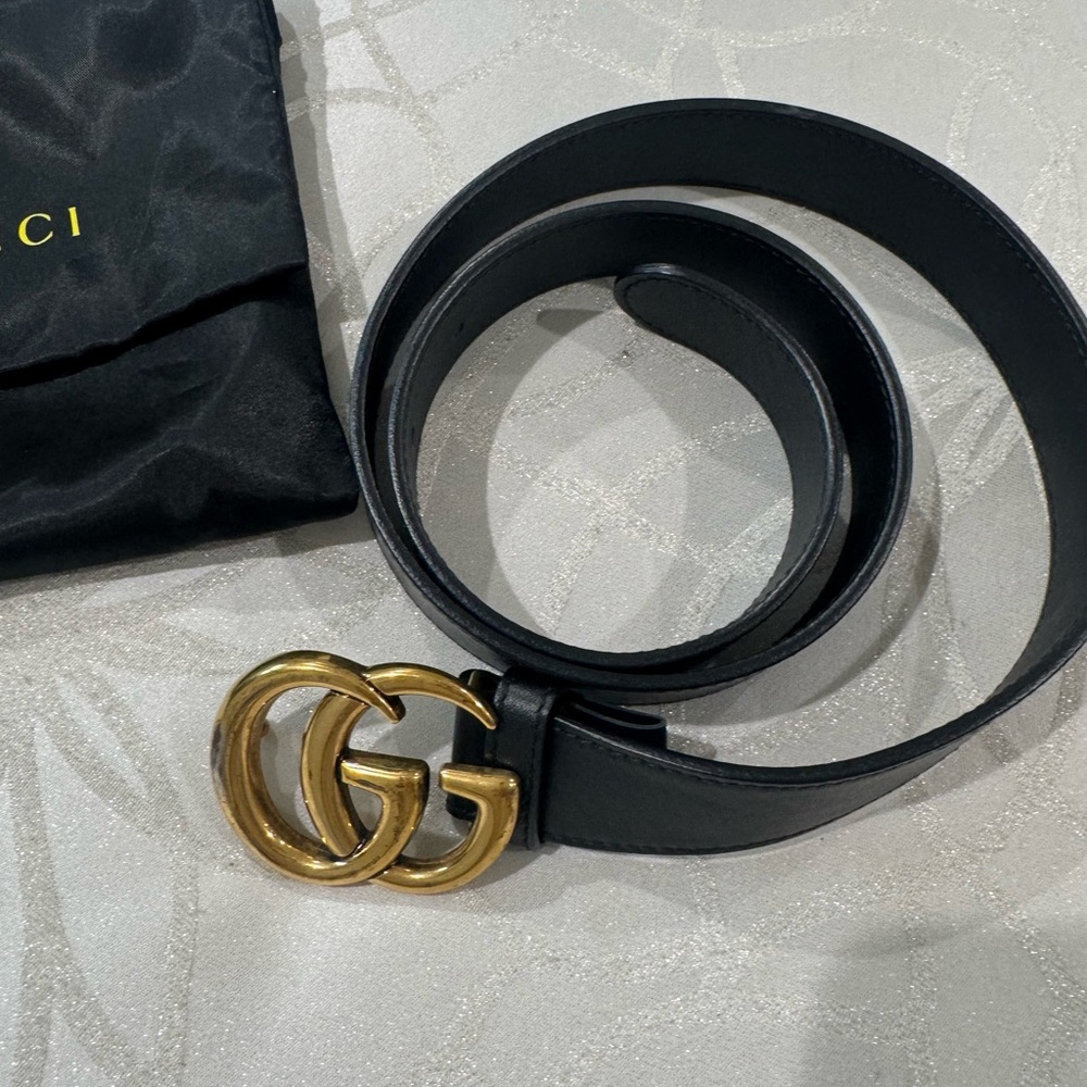 Gucci Women's Belt in Black with Gold GG Buckle - Picture 4 of 4